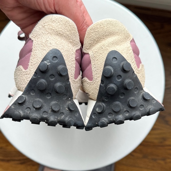 New Balance Women's 327 Sneakers Size 8.5 - Picture 8 of 16